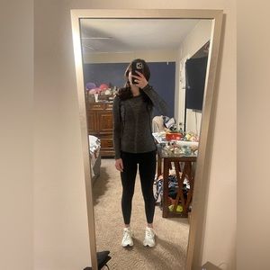 Lululemon long sleeve gray top